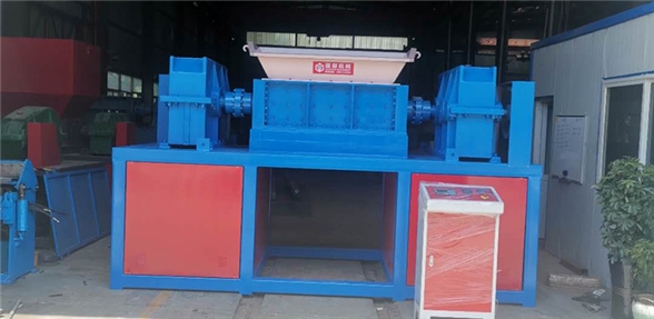 江蘇某客戶購(gòu)買撕碎機(jī) 